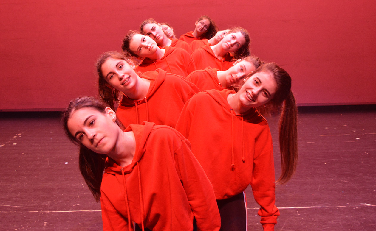 efecto óptico bailarinas contemporáneo baile sudaderas rojas