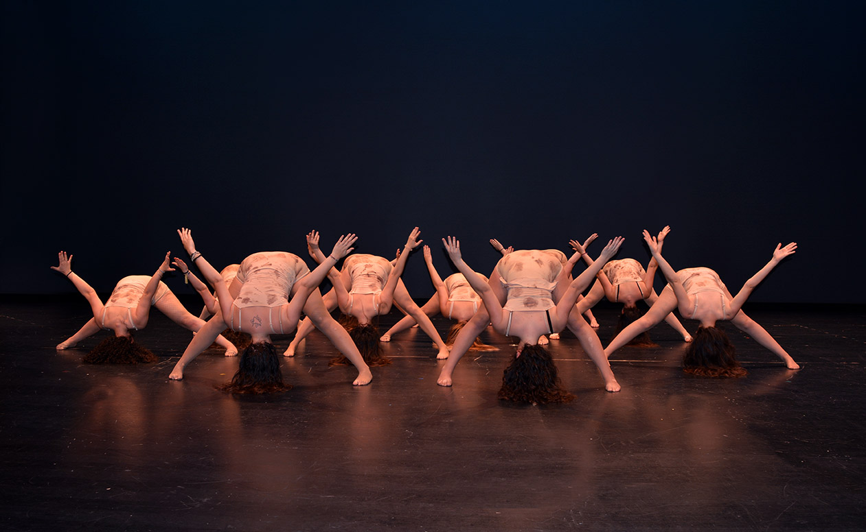 figura artística en el escenario bailarinas de conte