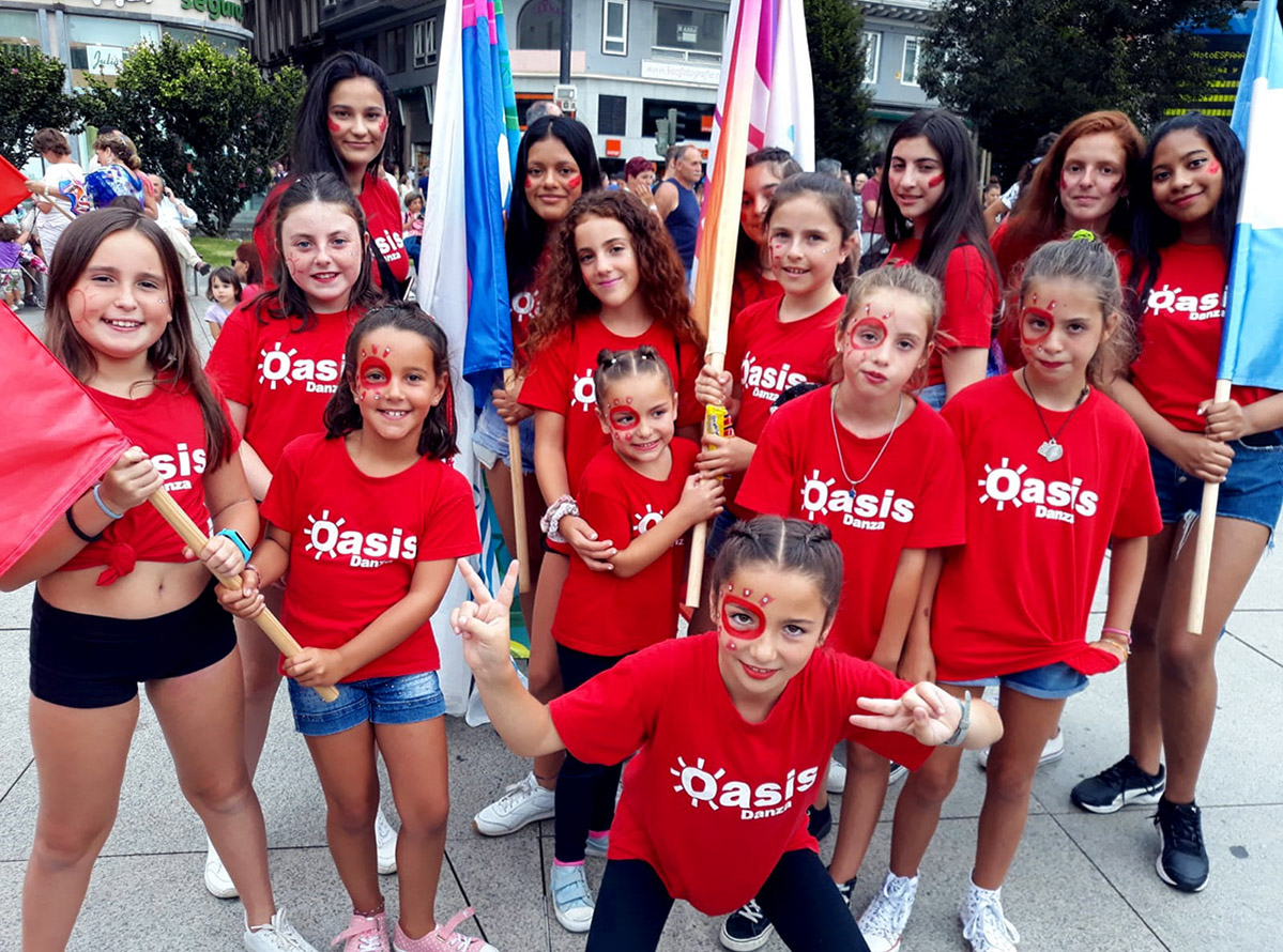 Feria de las naciones en la plaza del ayuntamiento en Santander